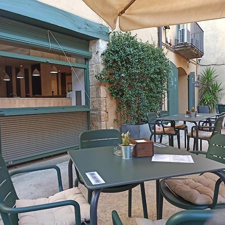 Hotel 3 Arcs Besalu Bagian luar foto