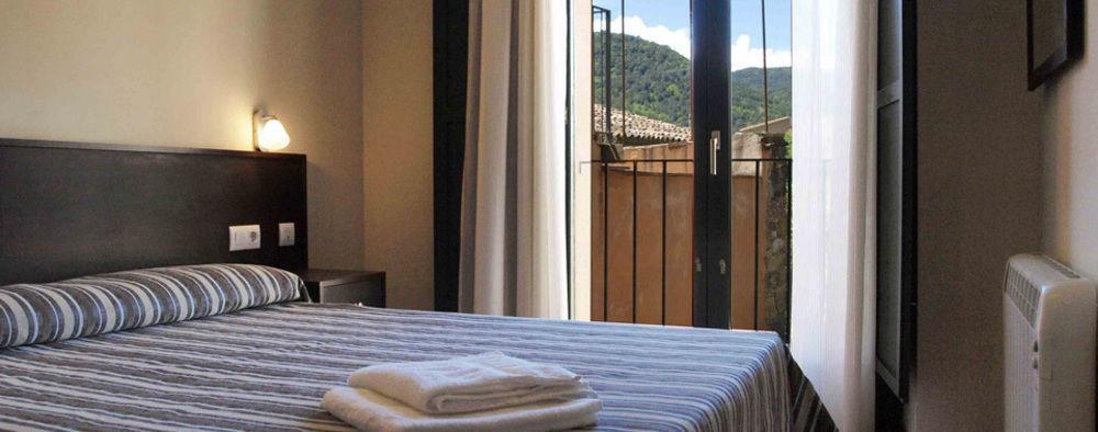 Hotel 3 Arcs Besalu Bagian luar foto