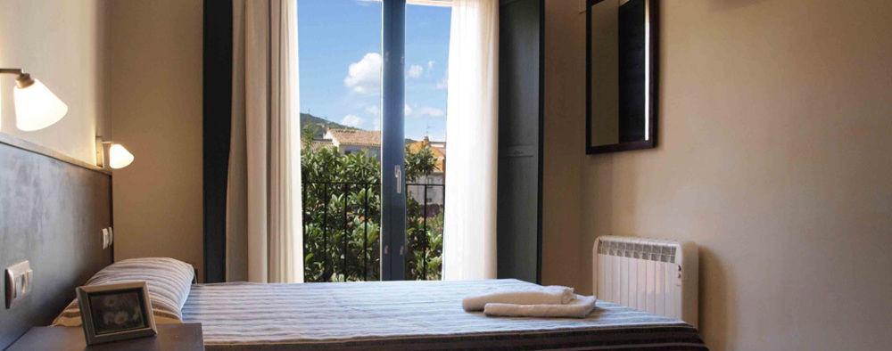 Hotel 3 Arcs Besalu Bagian luar foto