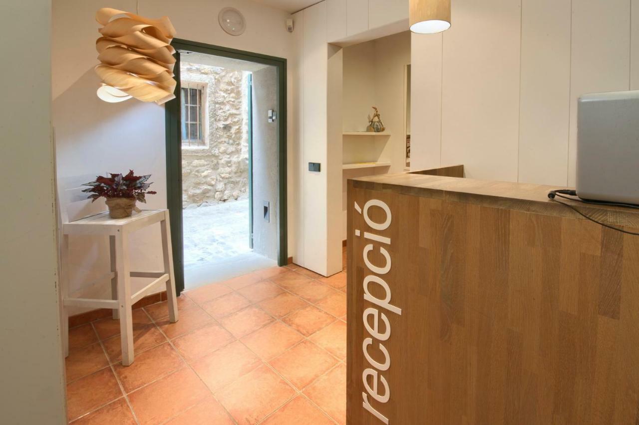 Hotel 3 Arcs Besalu Bagian luar foto